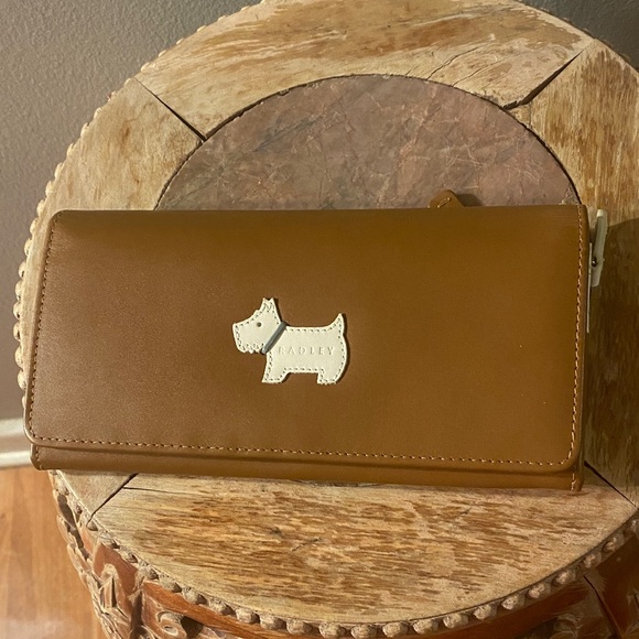RADLEY LONDON Handbags - RADLEY LONDON Large Leather Heritage Dog Wallet NEW WITHOUT TAGS Chestnut.